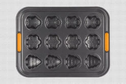 Le Creuset Pâtiliss Bakvorm Voor 12 Kerstfiguren Staal Zwart